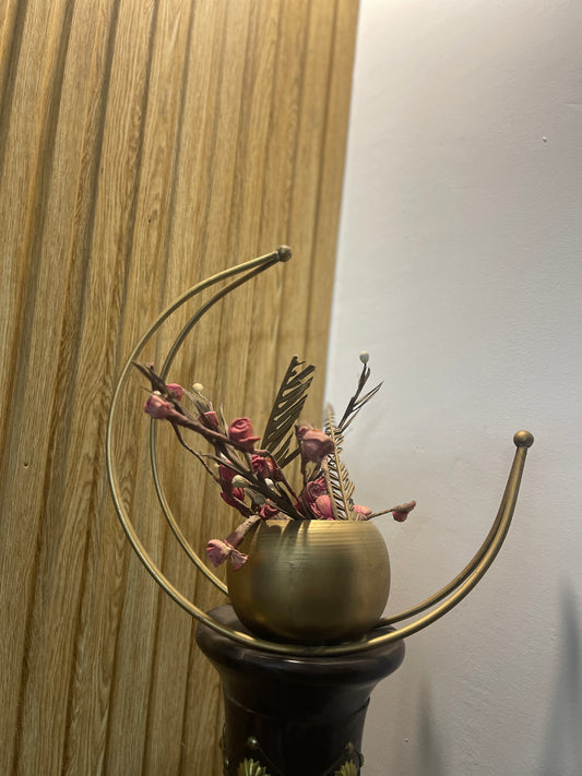 Celestial Bloom – Golden Harmony Planter